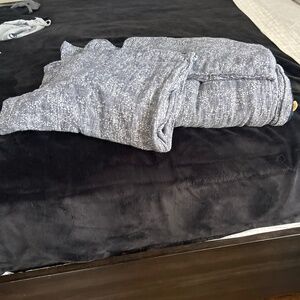 Queen linen duvet with matching shams